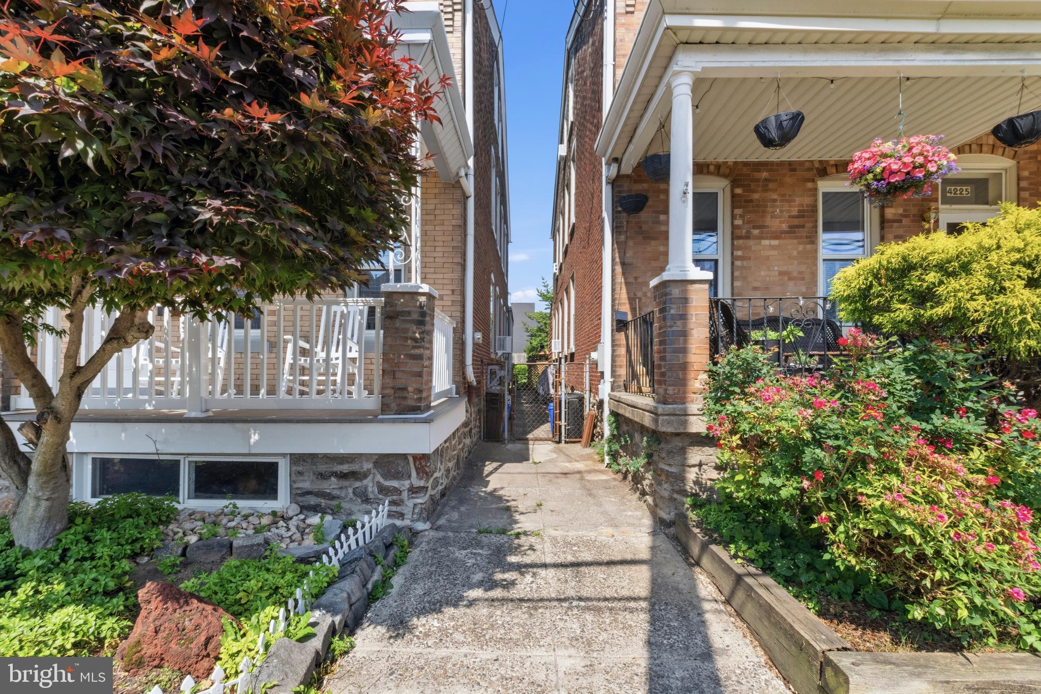 ROXBOROUGH - Residential
