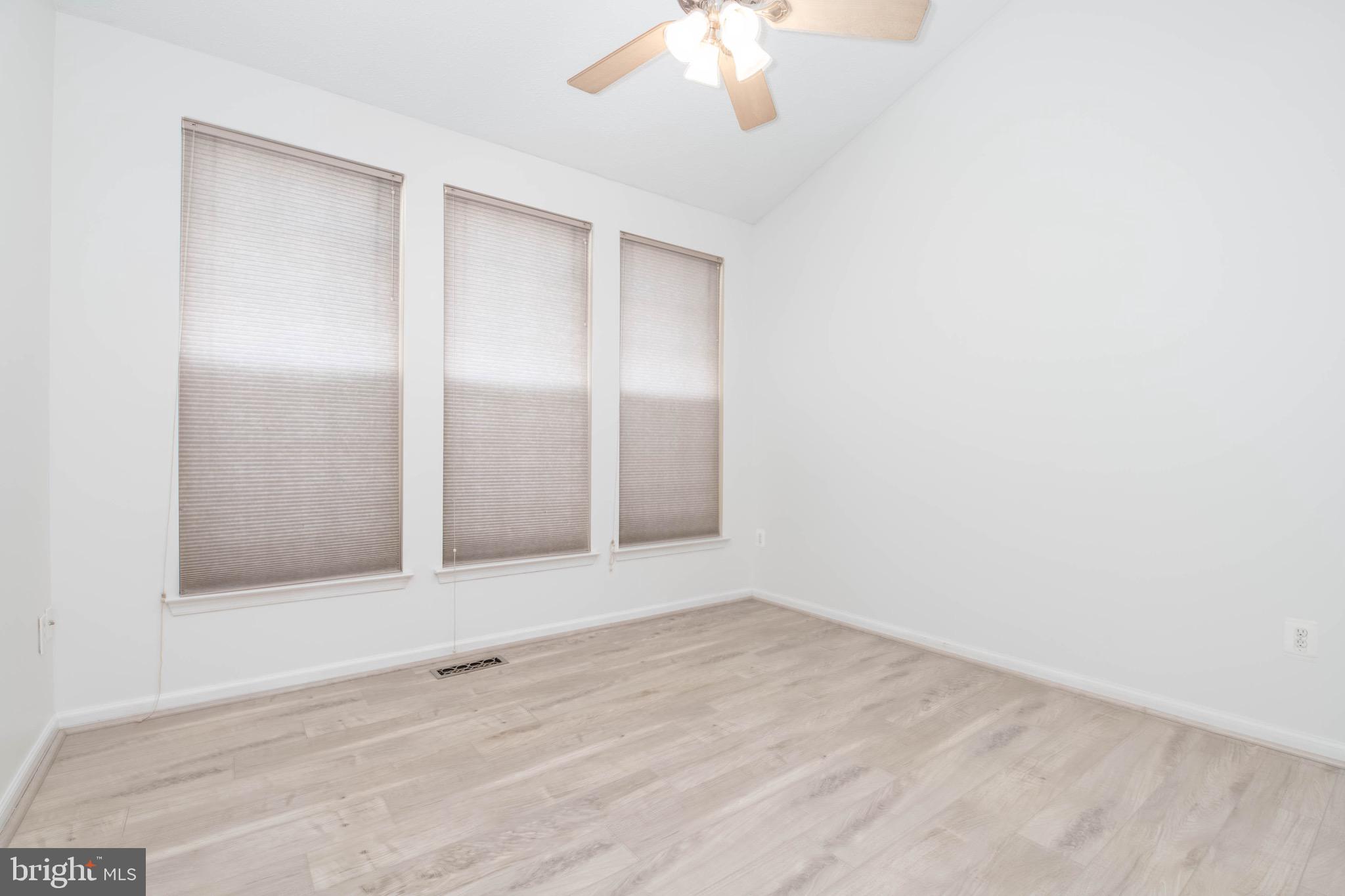 HOLLY WOODS - Residential