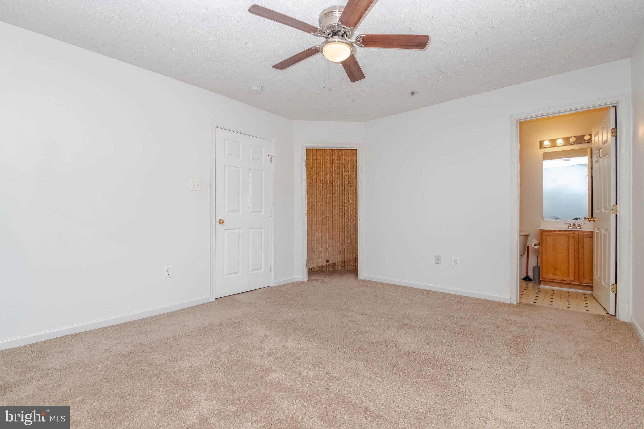 HOLLY WOODS - Residential