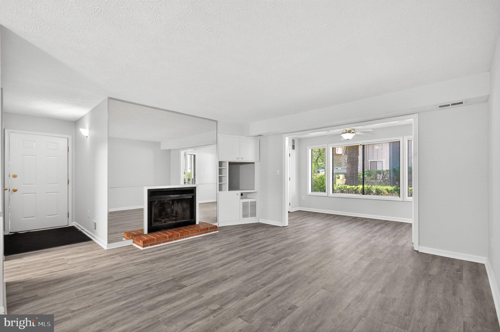 HUNTERS CROSSING - Residential