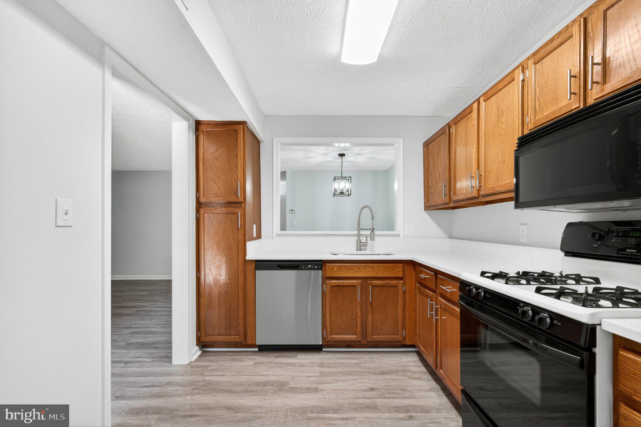 HUNTERS CROSSING - Residential