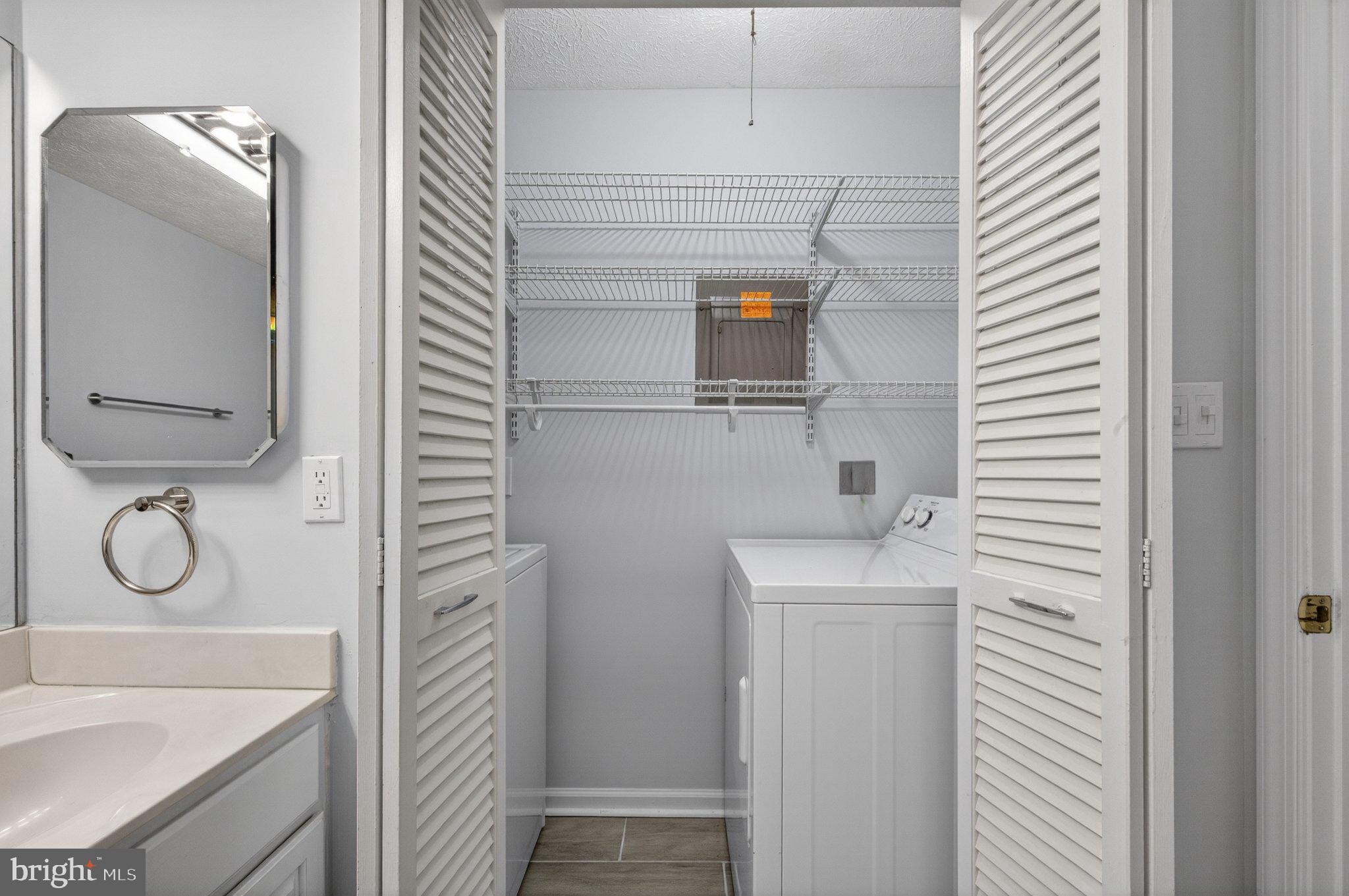 HUNTERS CROSSING - Residential