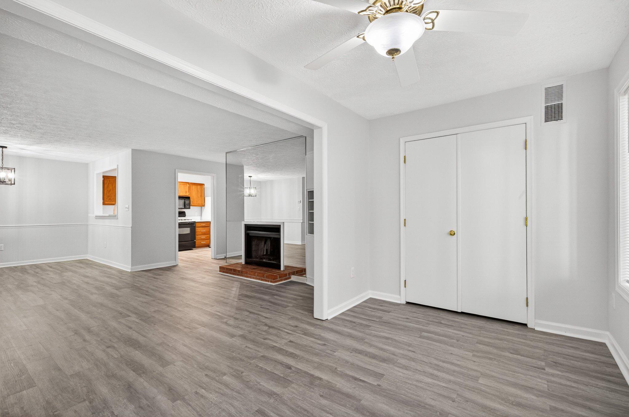 HUNTERS CROSSING - Residential