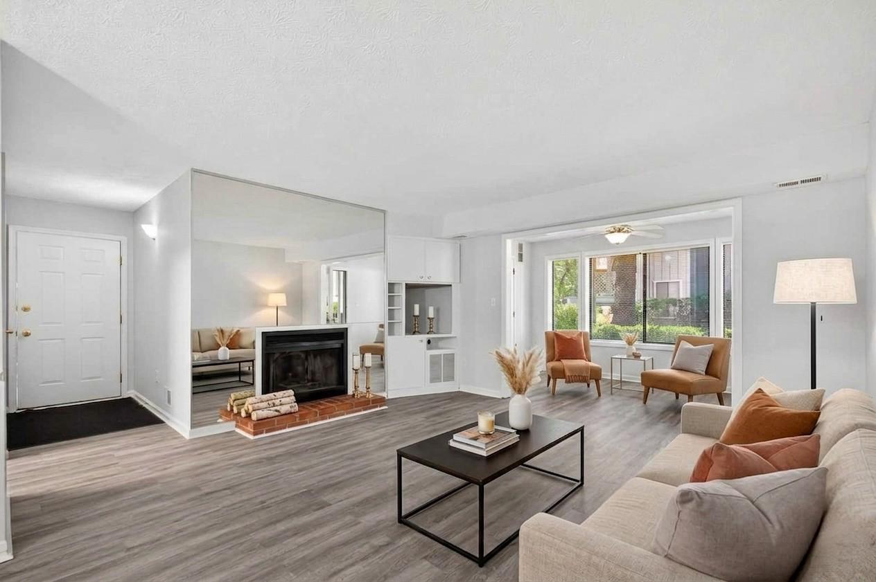 HUNTERS CROSSING - Residential