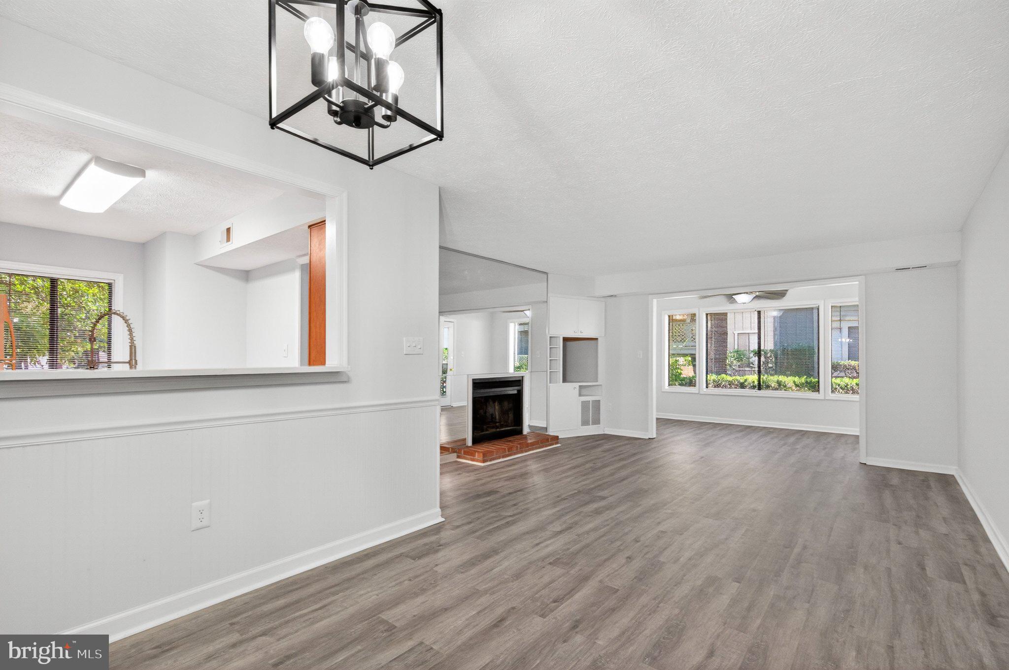 HUNTERS CROSSING - Residential