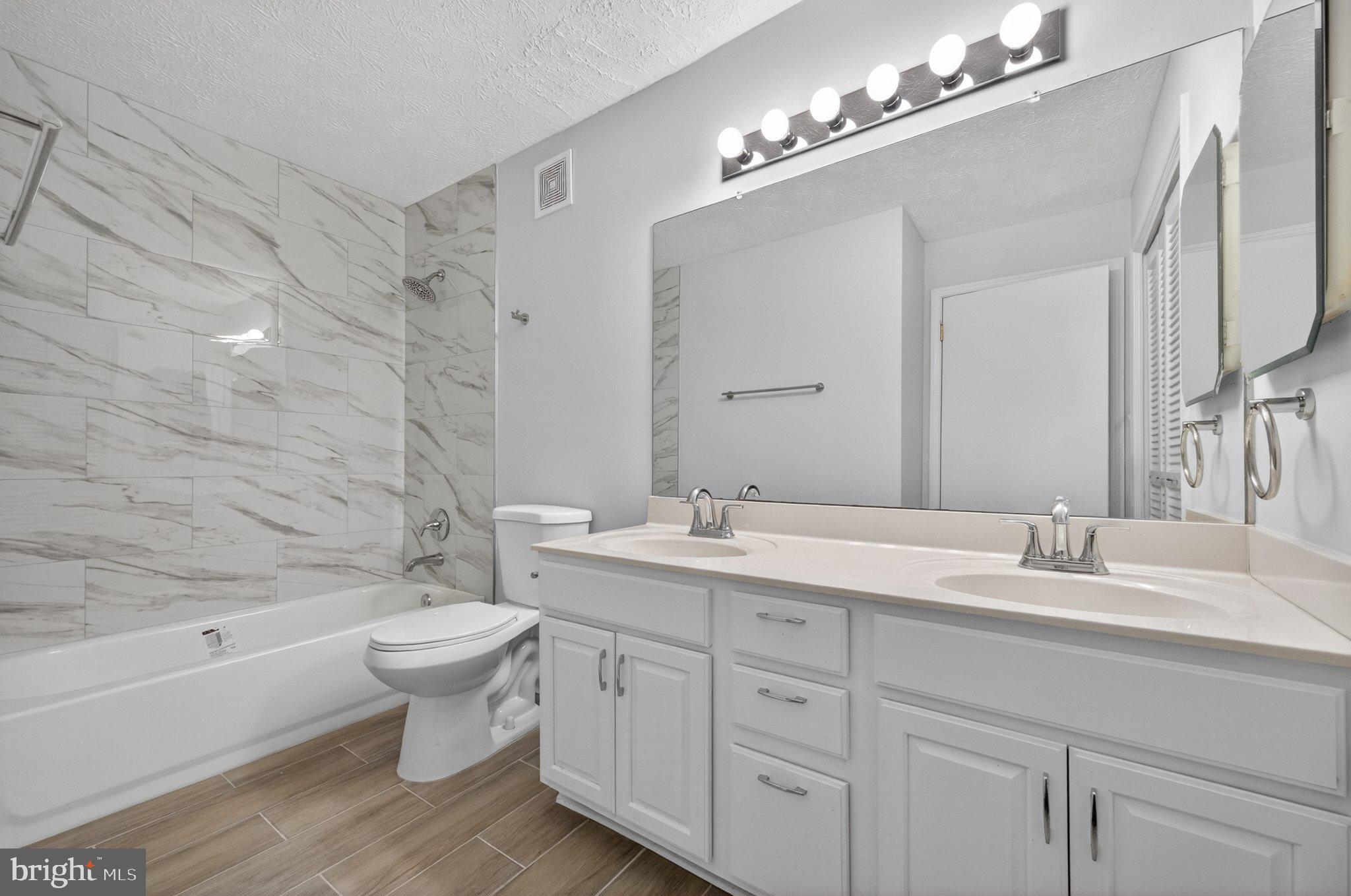 HUNTERS CROSSING - Residential