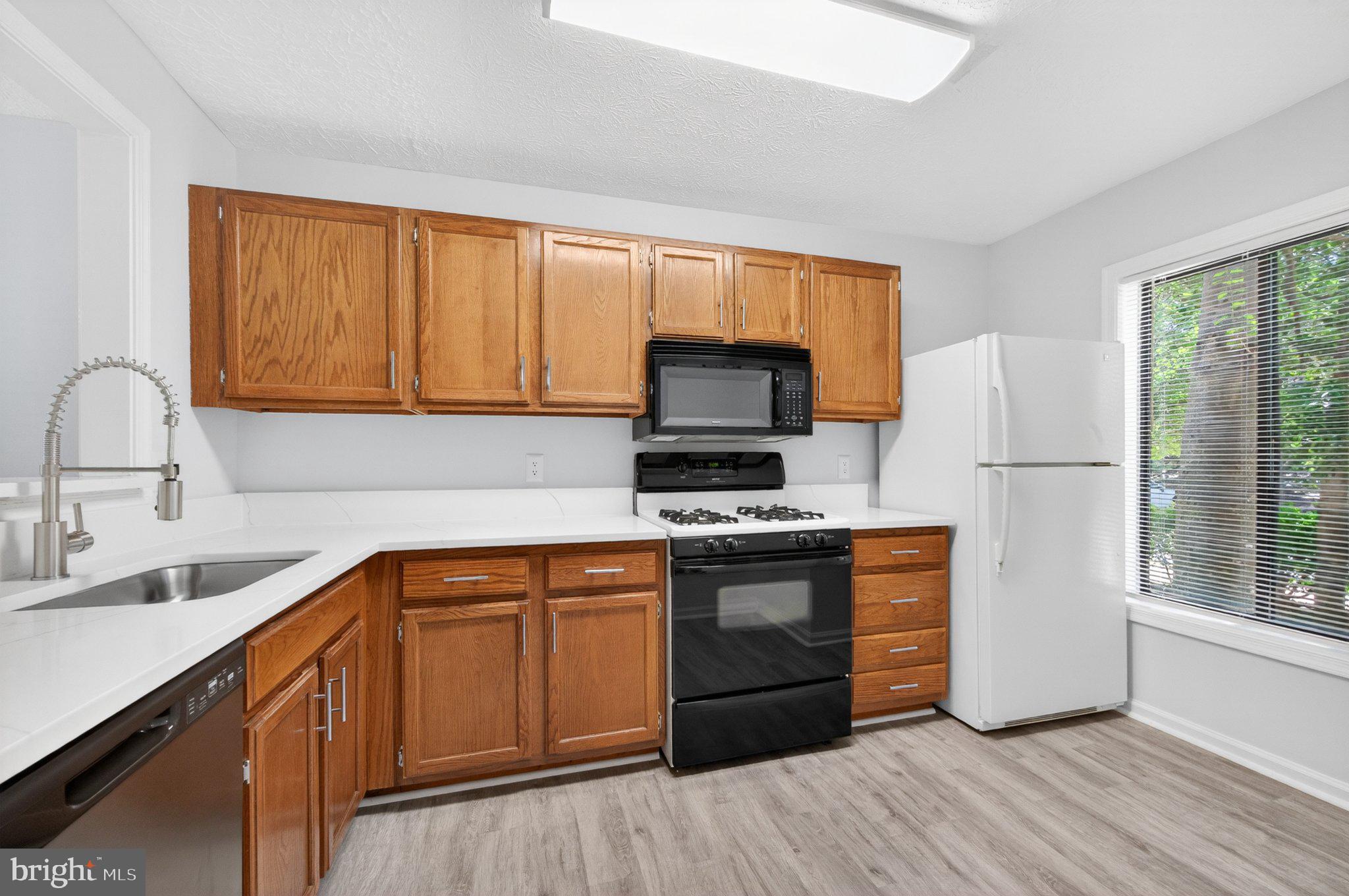 HUNTERS CROSSING - Residential