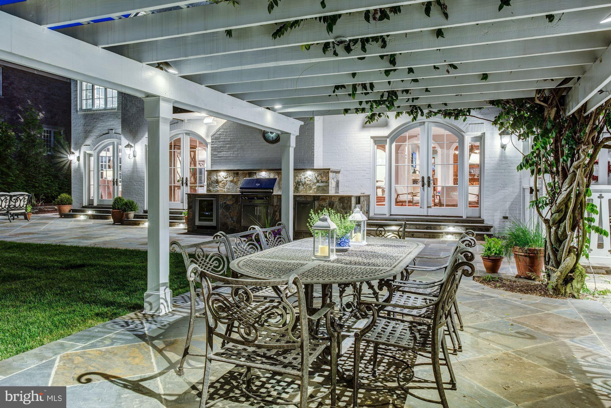 SALONA VILLAGE - Residential