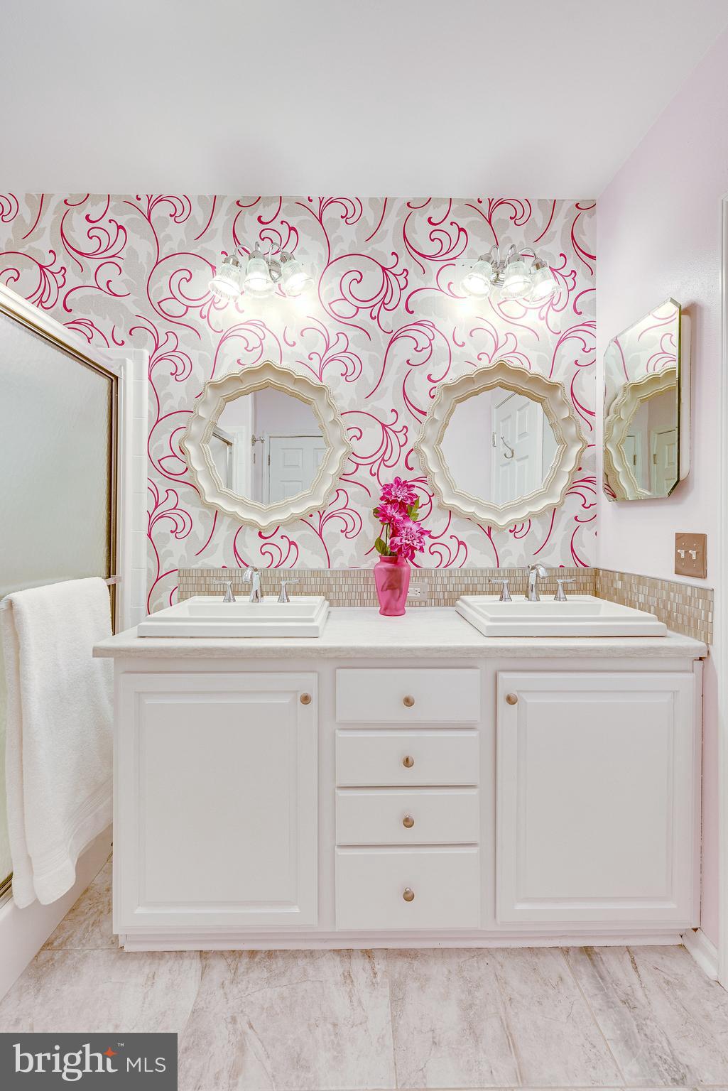 MEADOWS OF CHANTILLY - Residential