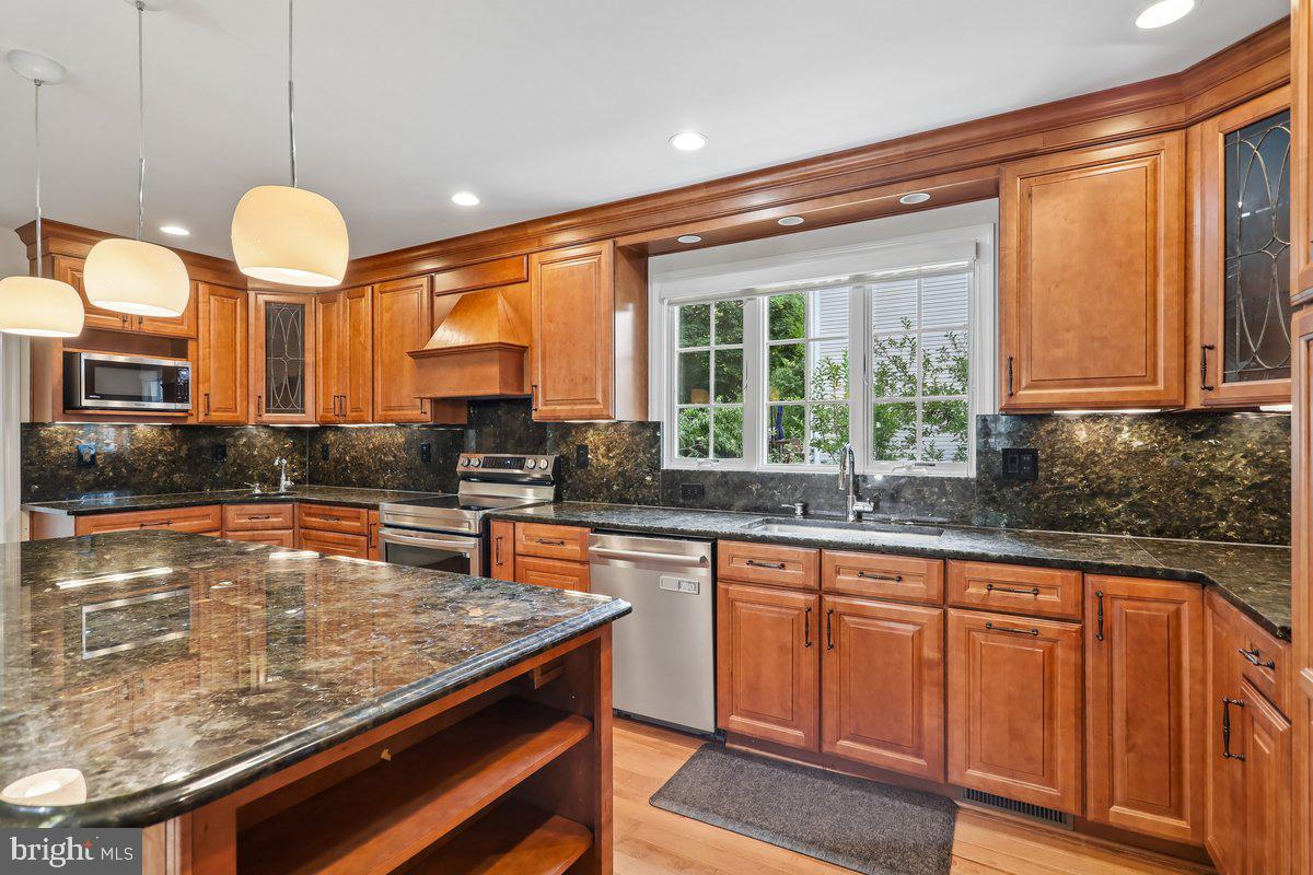 BARKER HILL - Residential