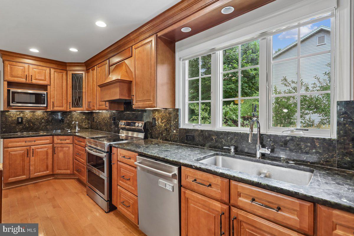 BARKER HILL - Residential