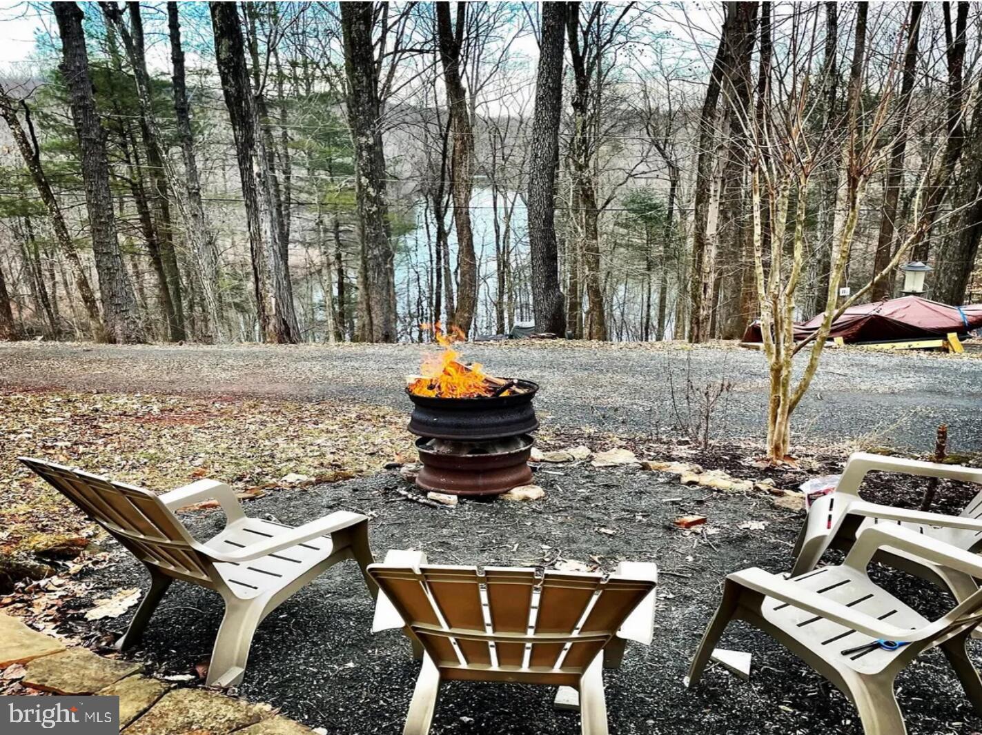 WHITE OAK LAKE - Residential