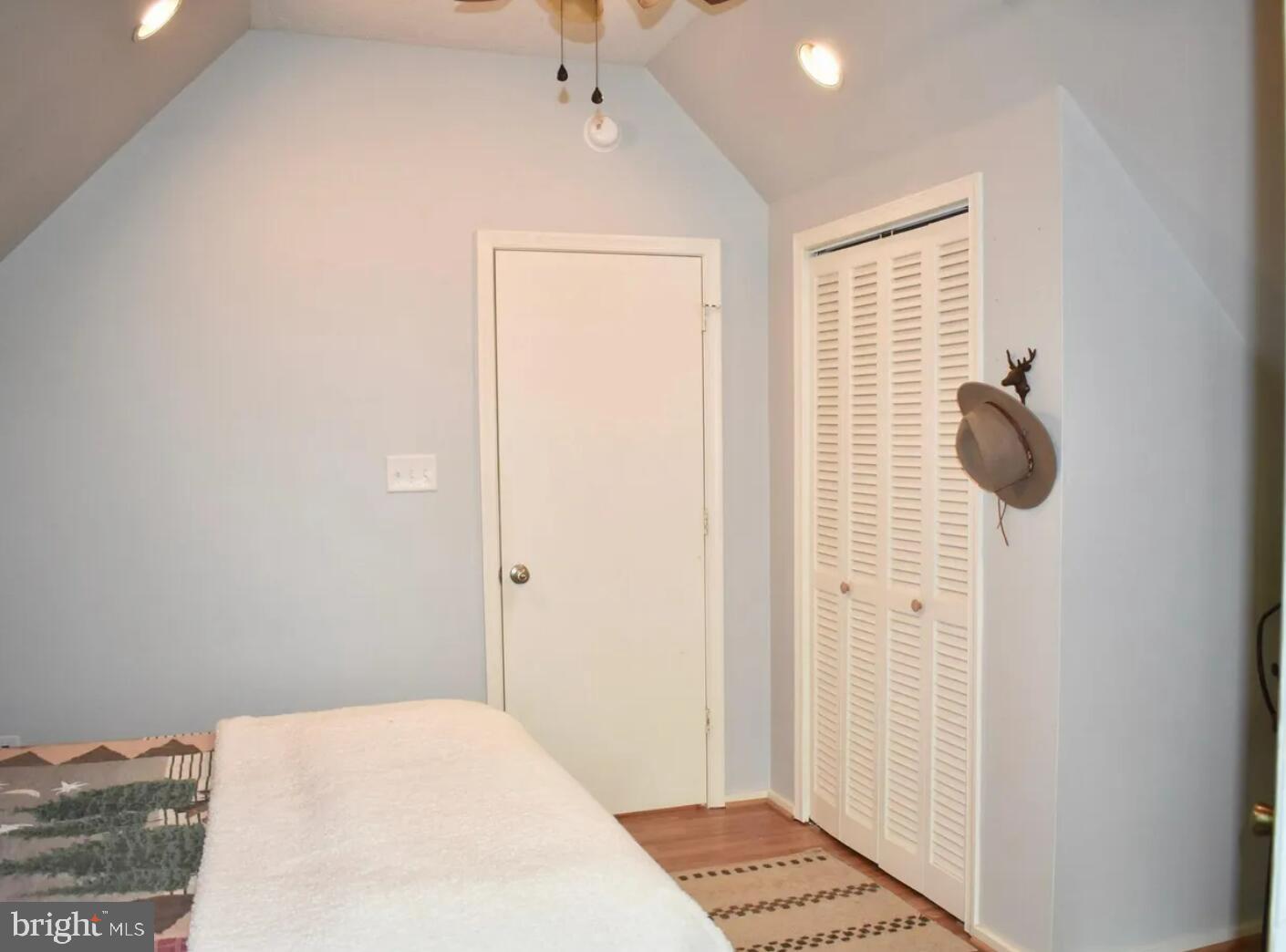 WHITE OAK LAKE - Residential