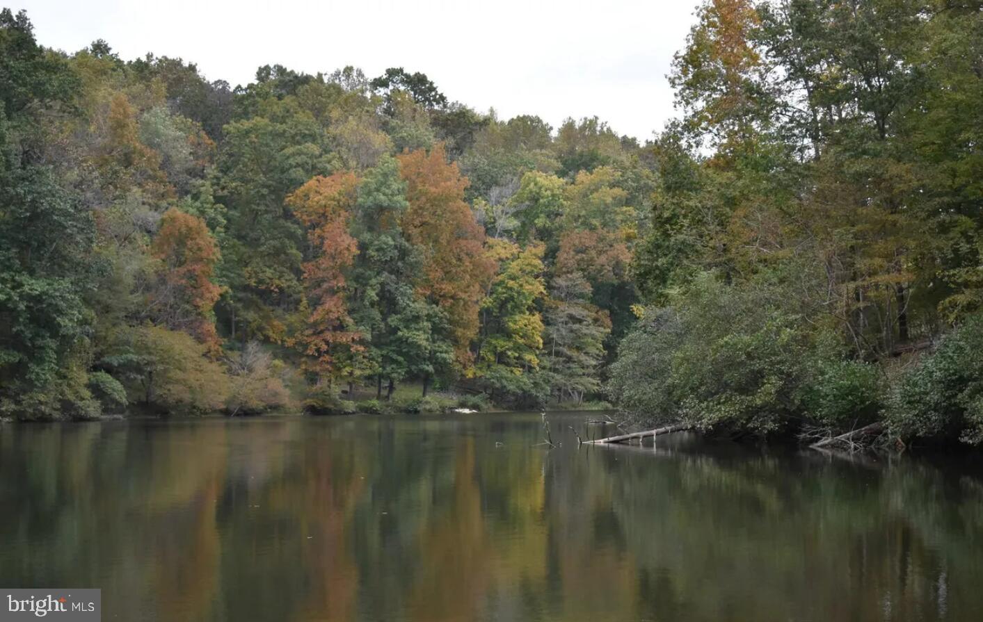 WHITE OAK LAKE - Residential
