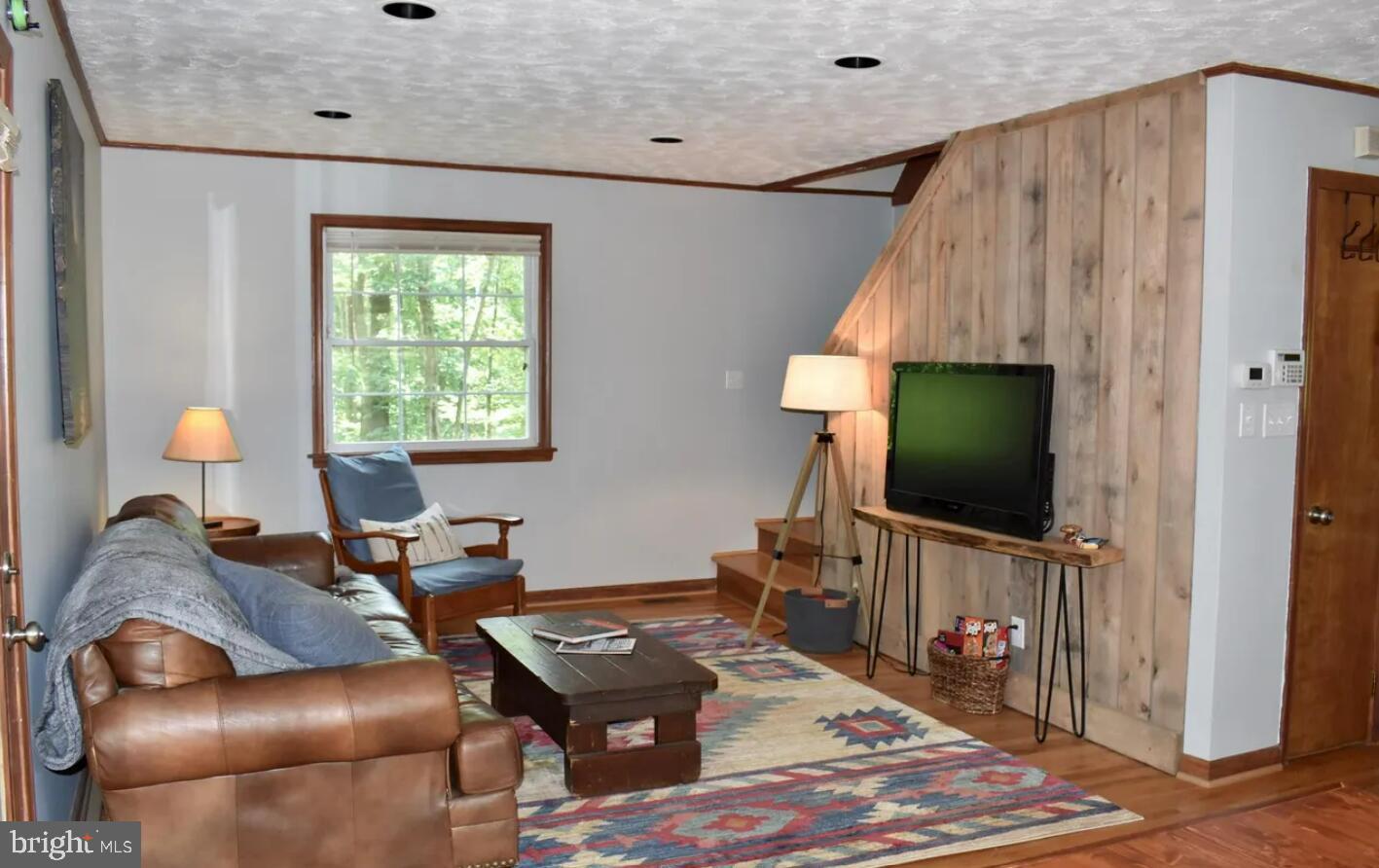 WHITE OAK LAKE - Residential