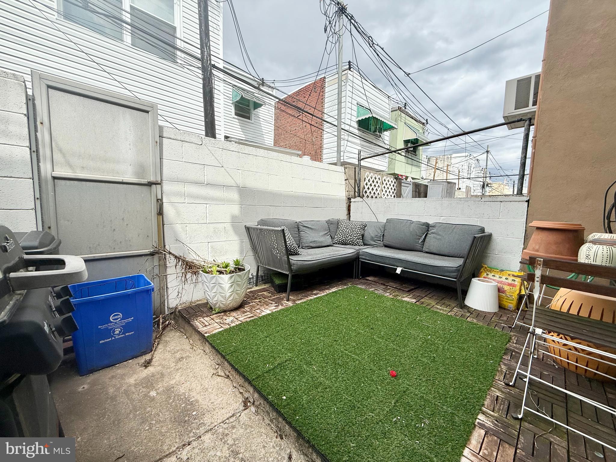 LOWER MOYAMENSING - Residential Lease