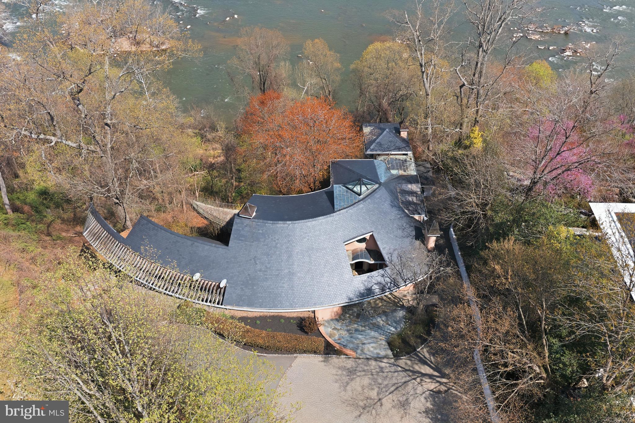 CHAIN BRIDGE - Residential