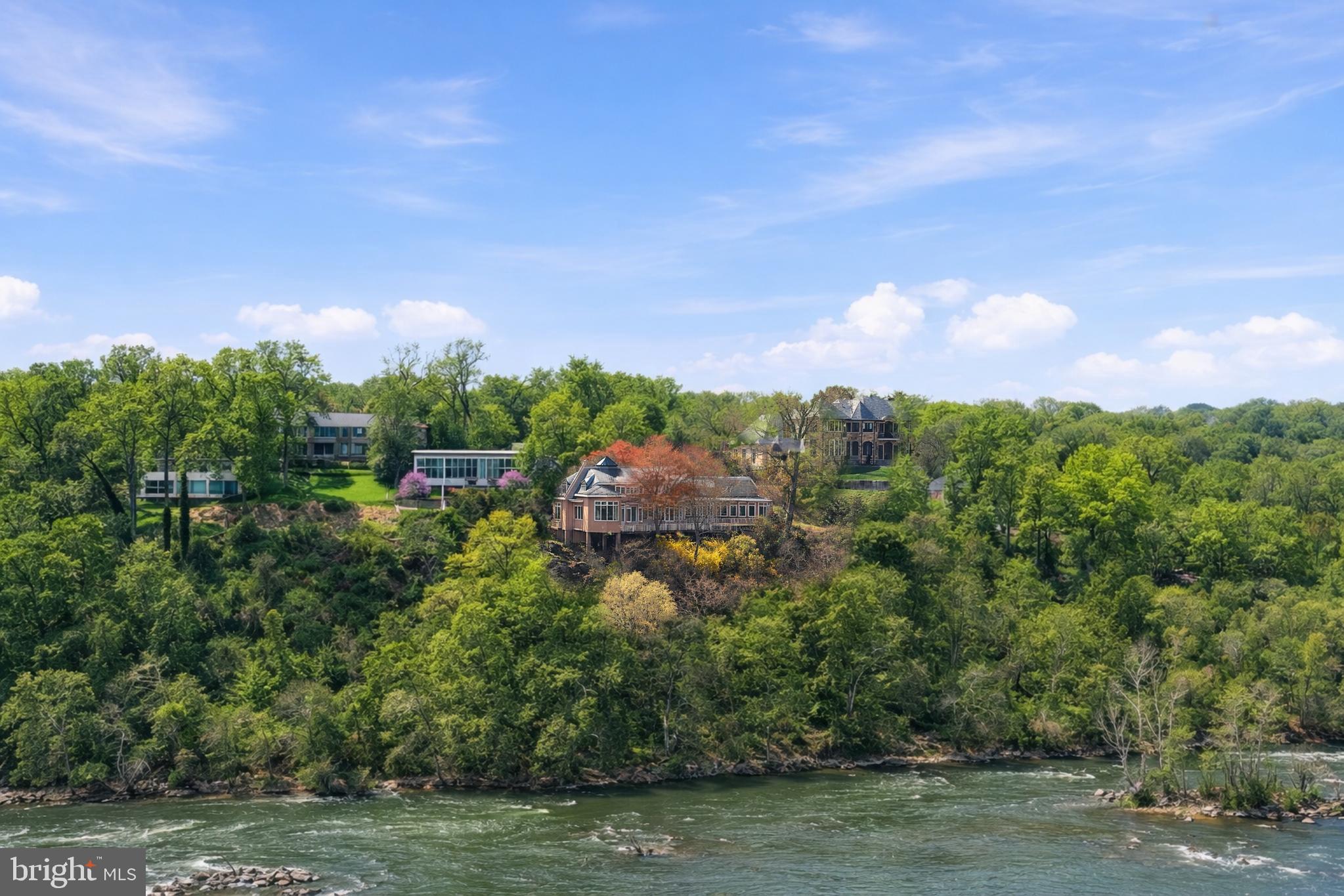 CHAIN BRIDGE - Residential