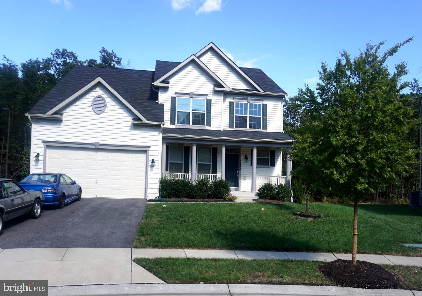 Beautiful Open Colonial, Hardwood Floors, Neutral Carpet, Interior Columns, 9' & Vaulted Ceilings.  Main Level Has Gorgeous Kitchen w/ Cherry Cabinets, Granite, Breakfast Nook & Dining Rm. All Appliances Convey.  Den & Office or Playroom on the main level too!  Covered Front Porch, Cul-de-sac location & property backs wooded nbrhd conservation area great privacy.  Master Suite W/Luxury Bath.
