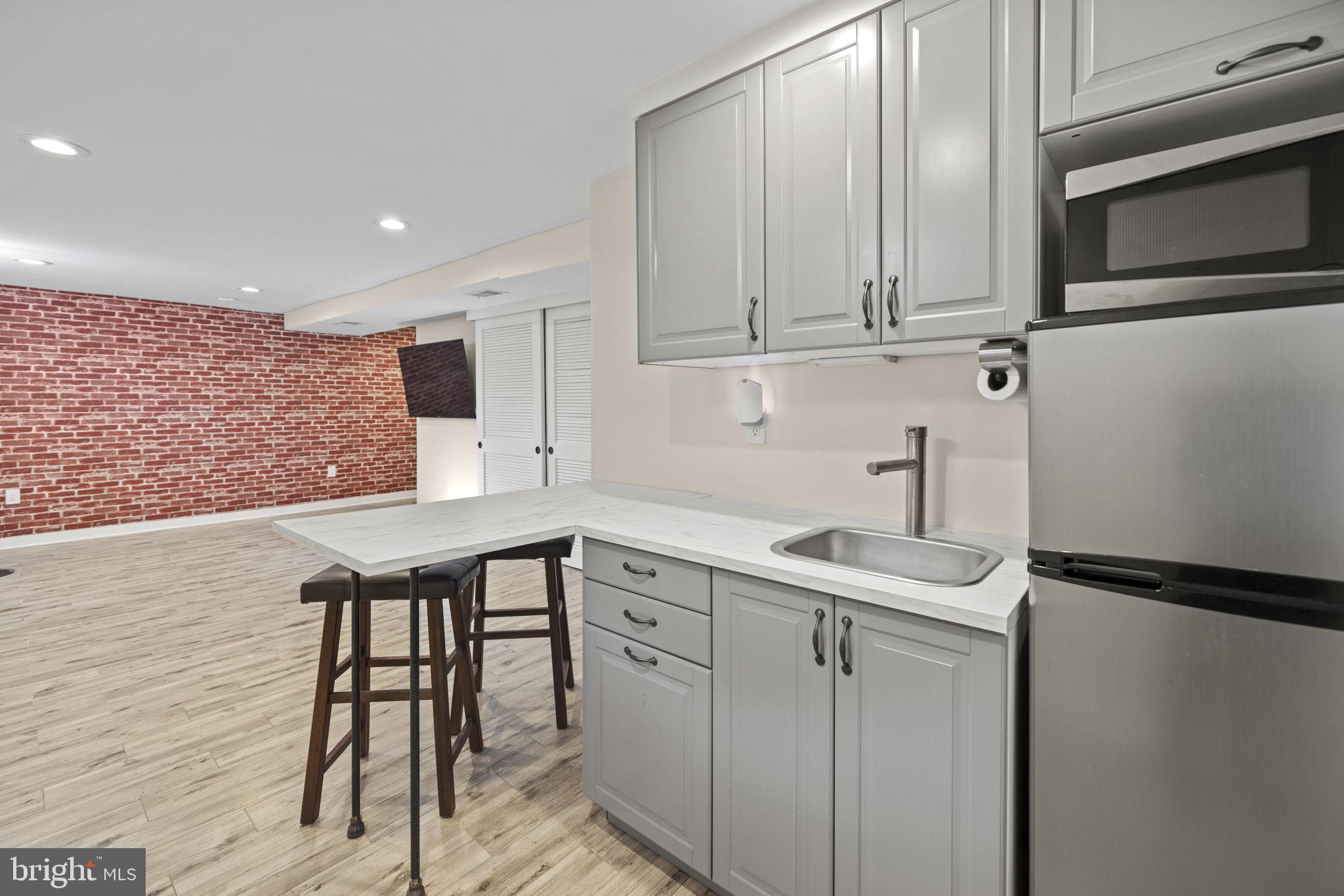 BEACON MANOR - Residential