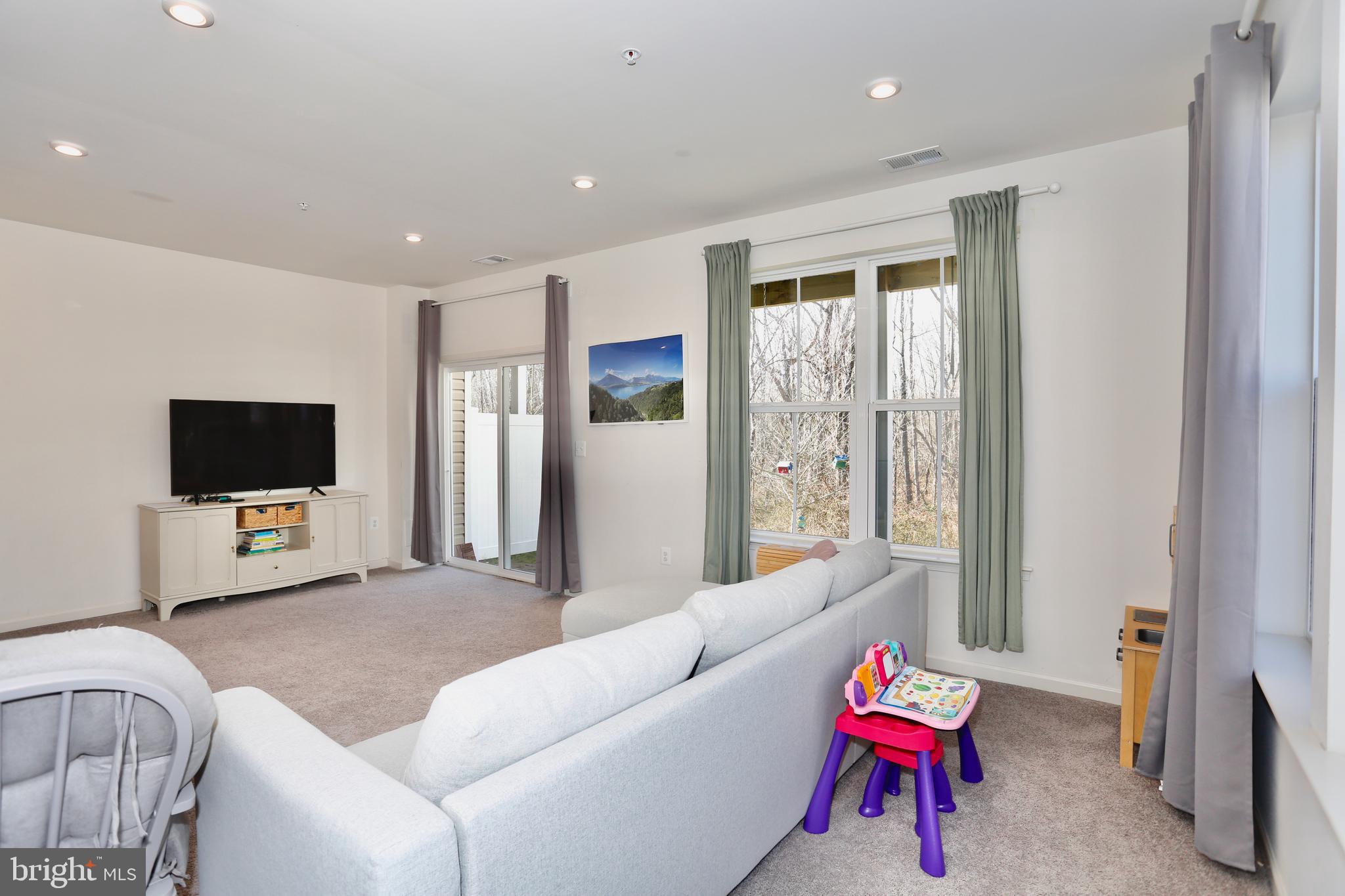 RIVERWALK AT CROFTON - Residential Lease