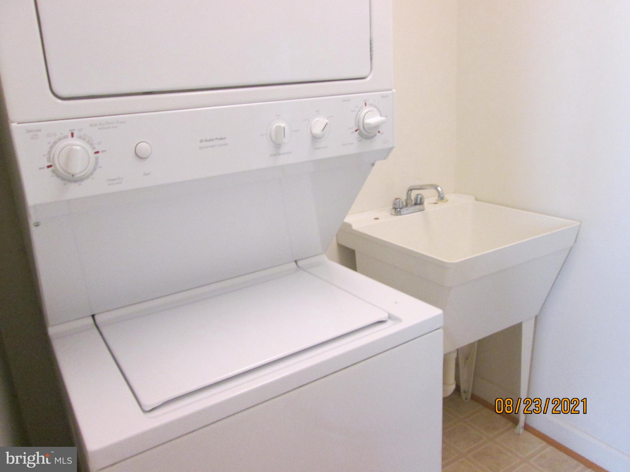 RESIDENCES AT SULLIVAN - Residential Lease