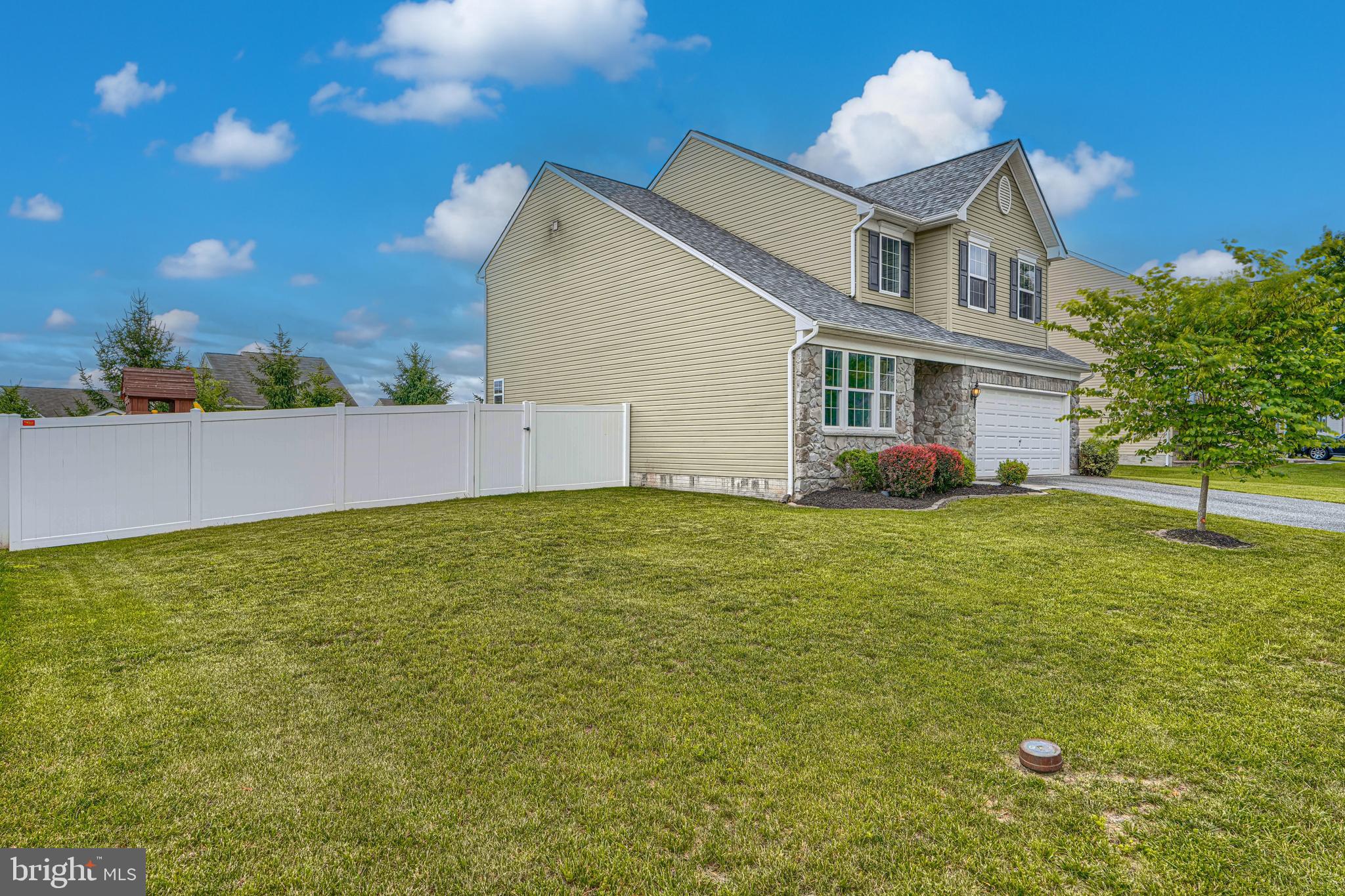 CREEKSIDE - Residential