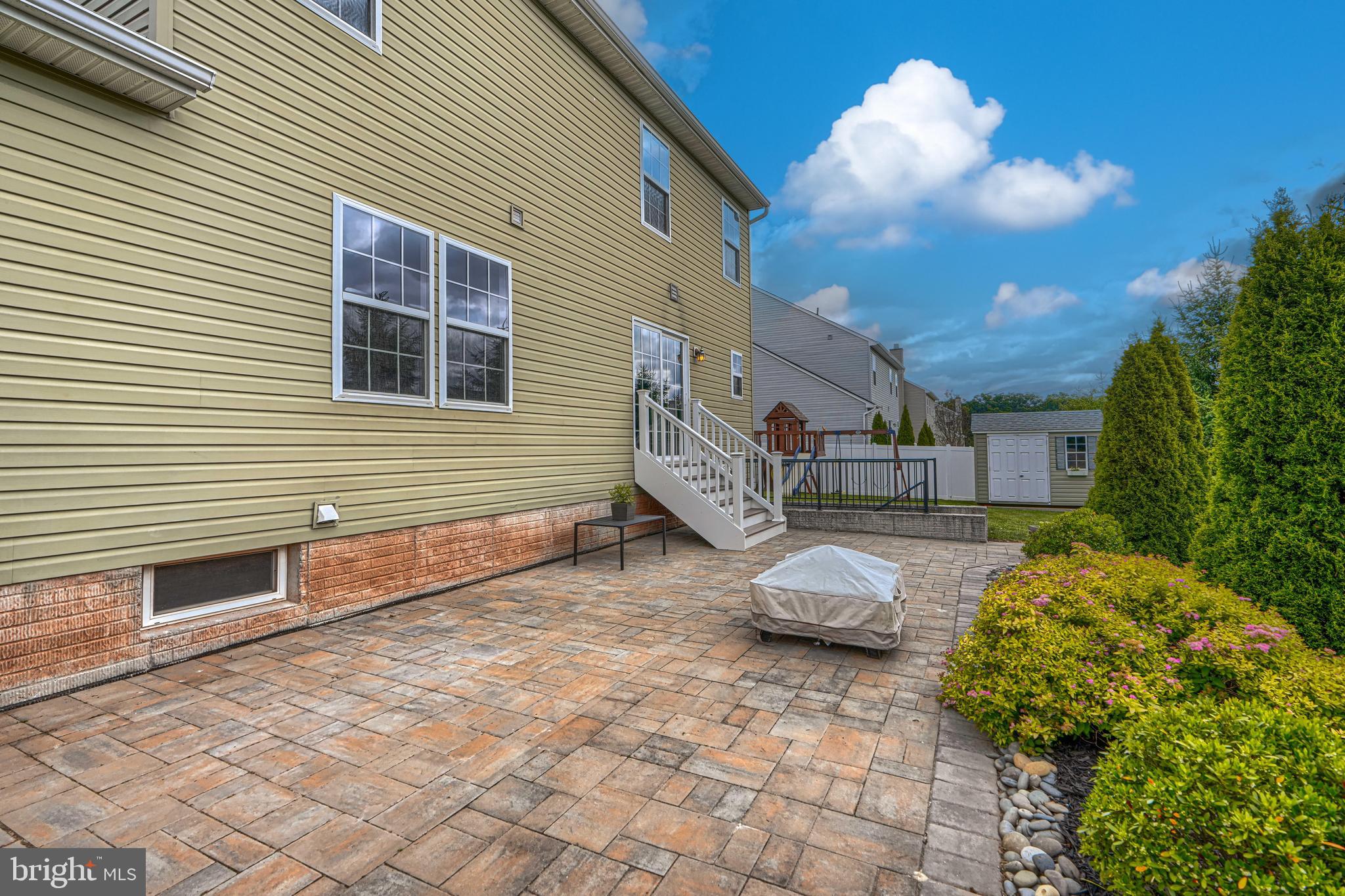 CREEKSIDE - Residential