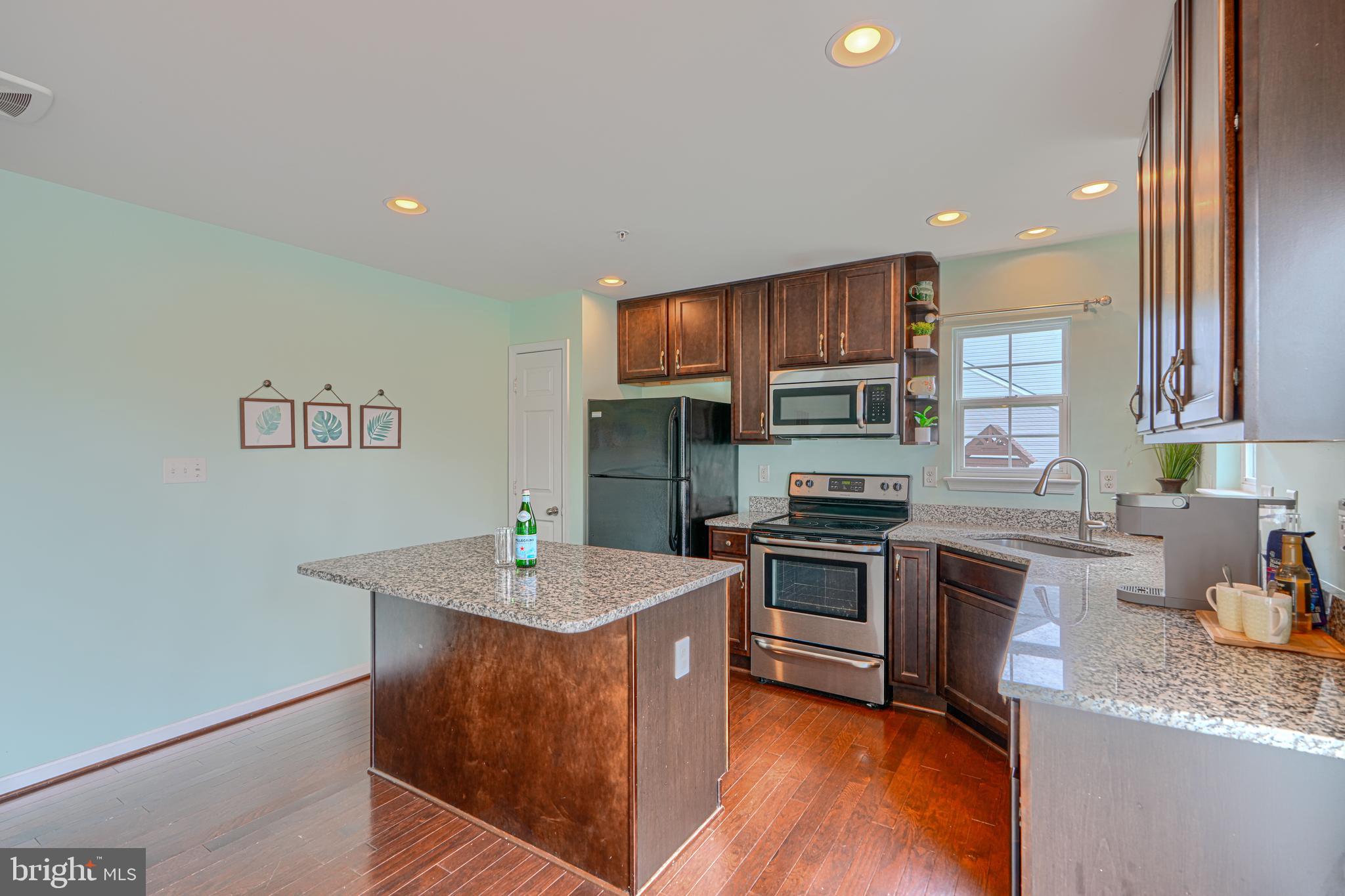 CREEKSIDE - Residential