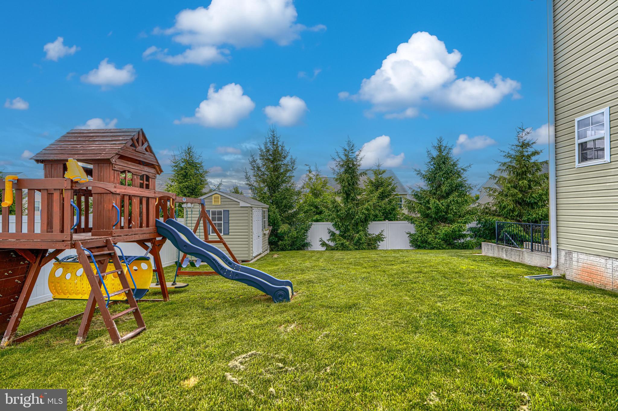 CREEKSIDE - Residential