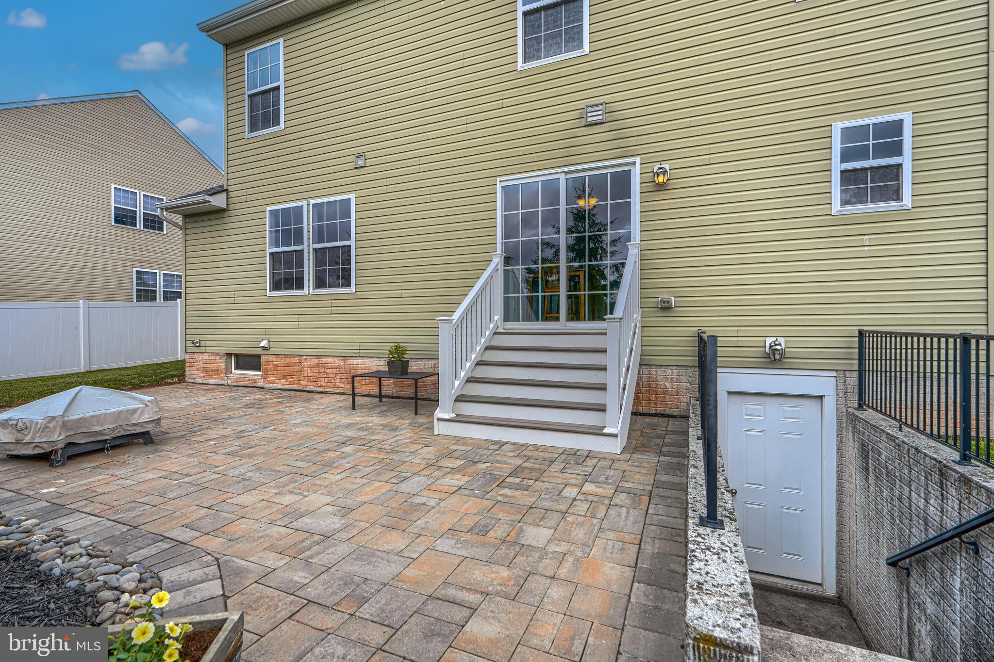 CREEKSIDE - Residential