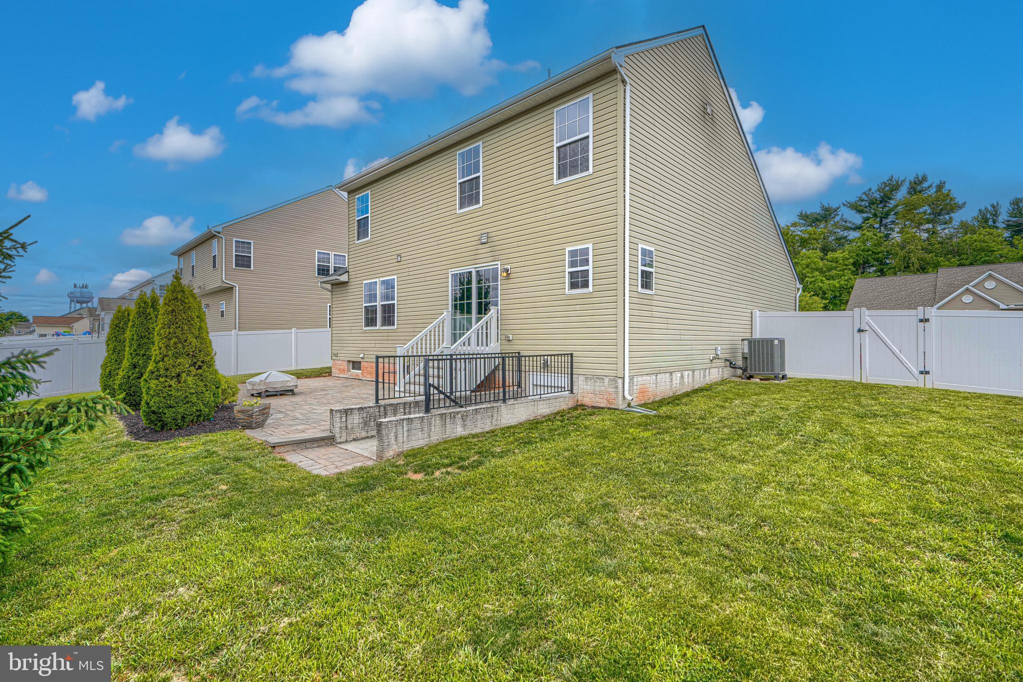 CREEKSIDE - Residential