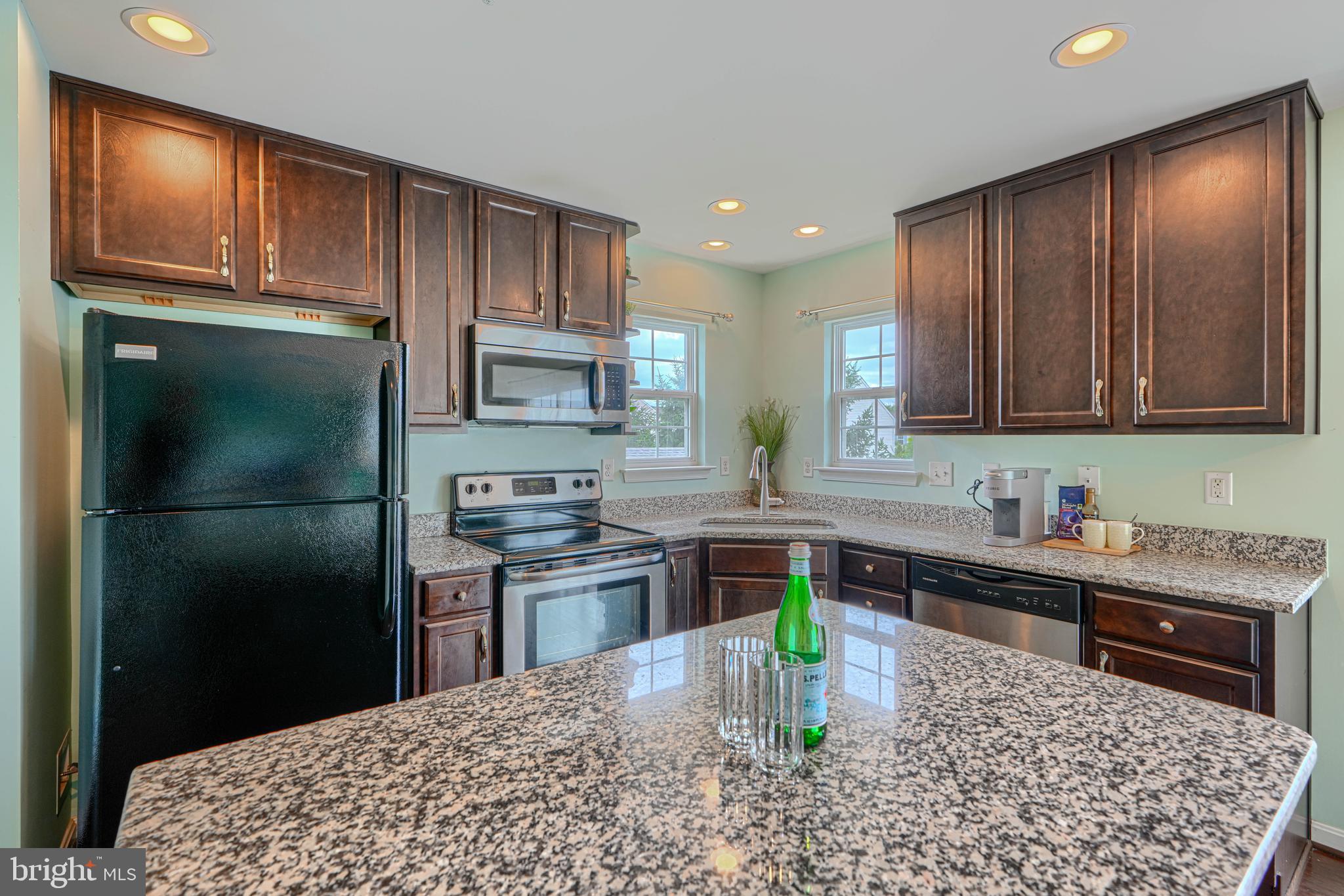 CREEKSIDE - Residential