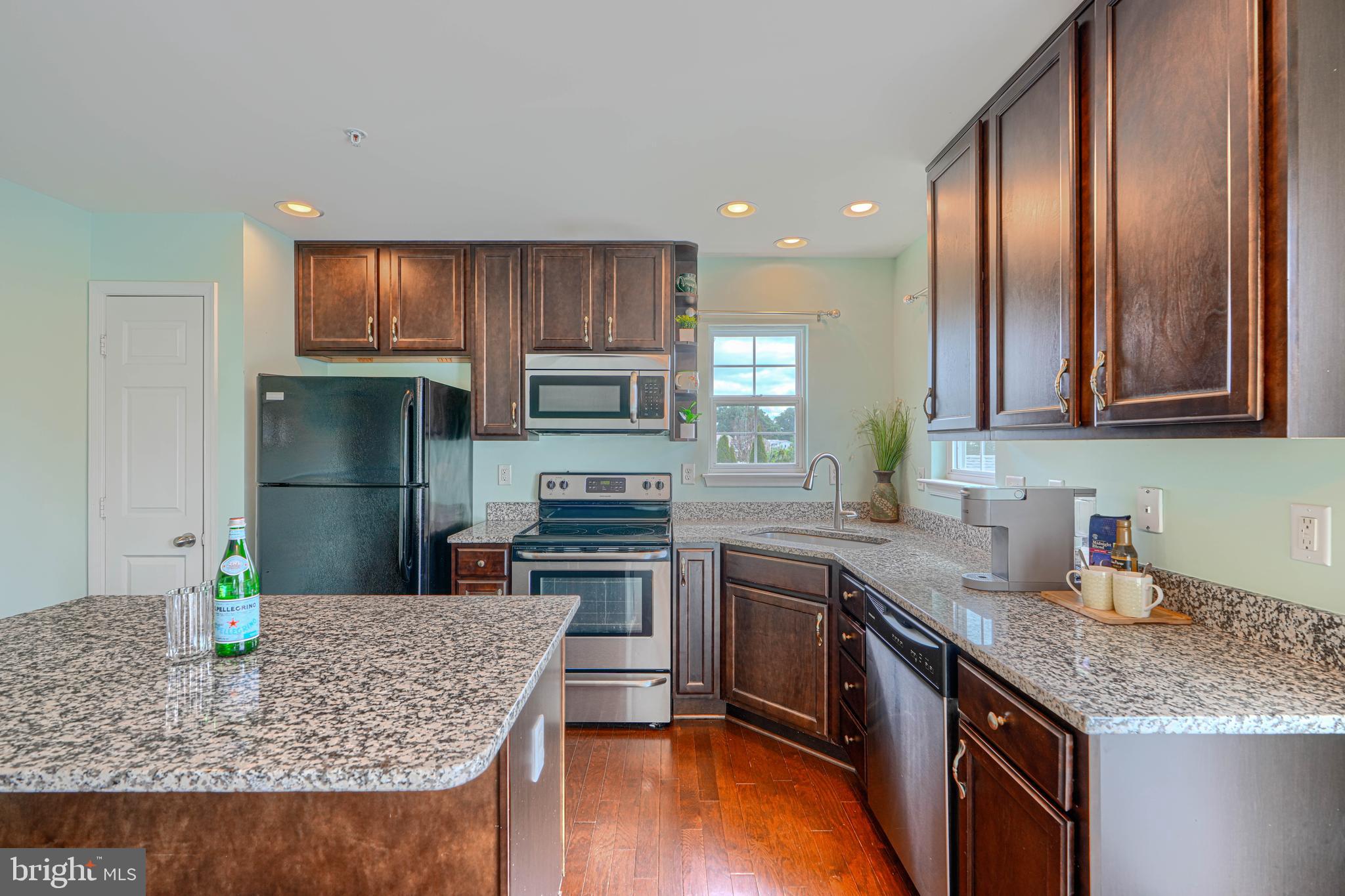 CREEKSIDE - Residential