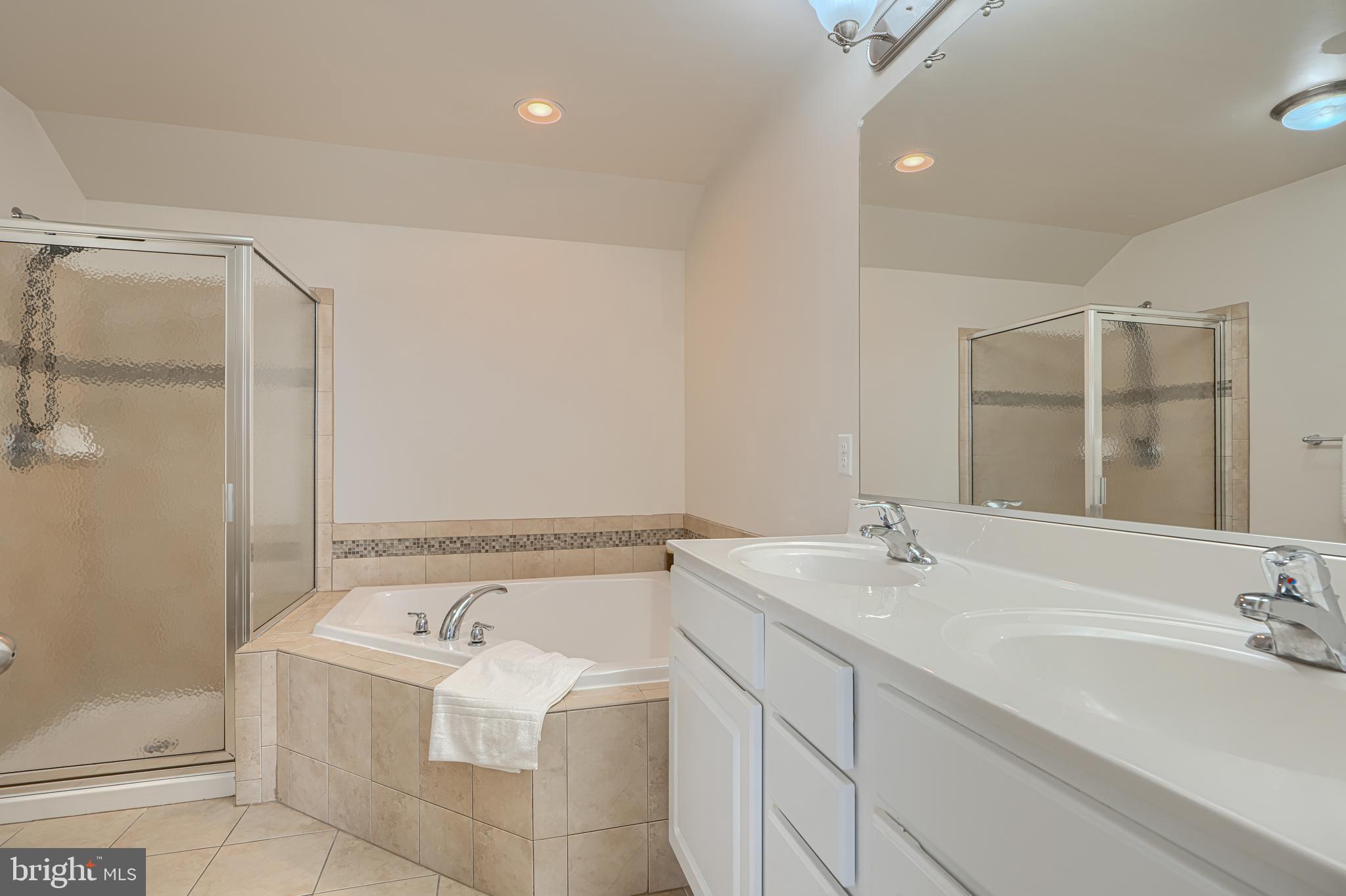 CREEKSIDE - Residential