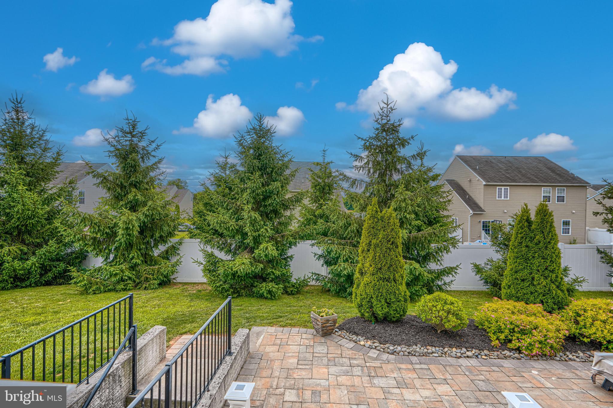 CREEKSIDE - Residential