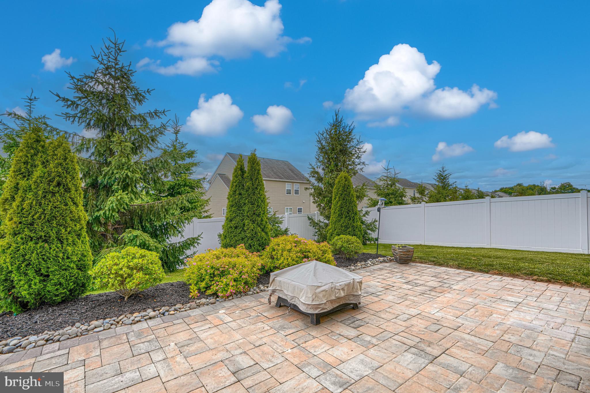 CREEKSIDE - Residential