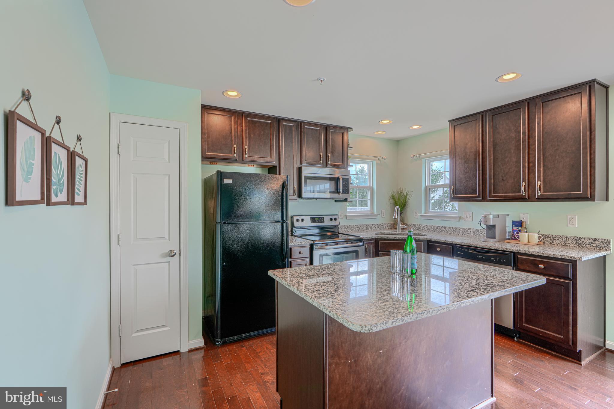 CREEKSIDE - Residential