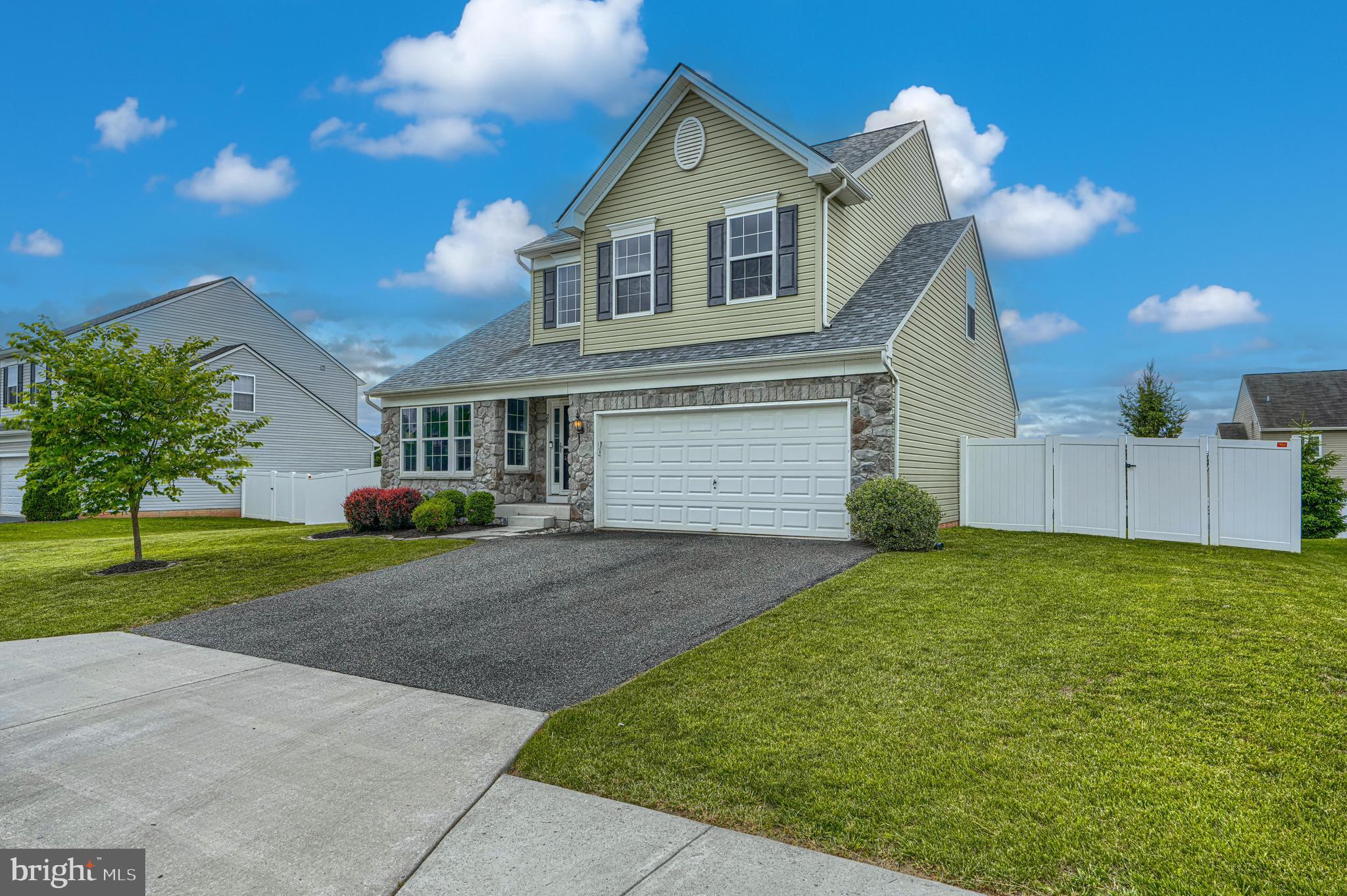 CREEKSIDE - Residential