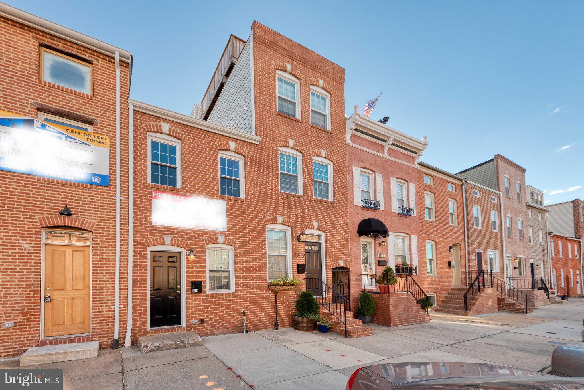 2 bed 1.5 bath with PARKING. Exposed brick highlights the living room while granite and stainless appliances set off the kitchen. French doors walk out to private parking. The master offers vaulted ceilings, exposed brick and huge walk in closet.  Large second bedroom includes balcony.