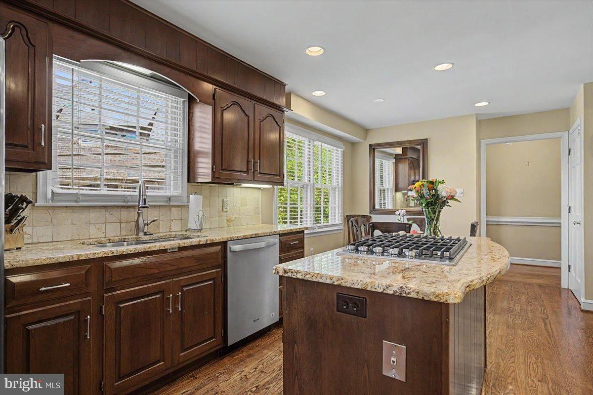 WAWASET PARK - Residential