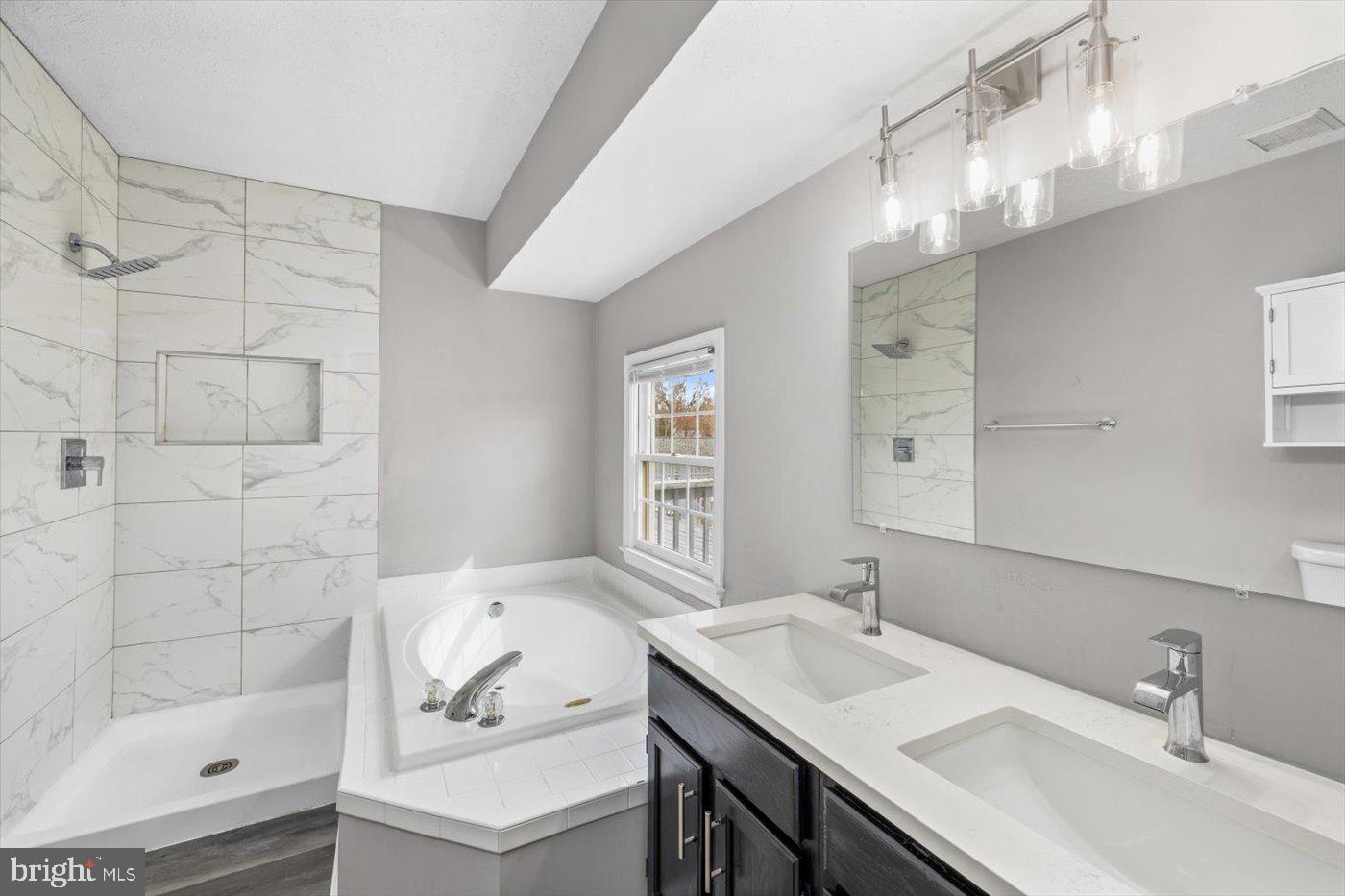 WALNUT HILLS - Residential