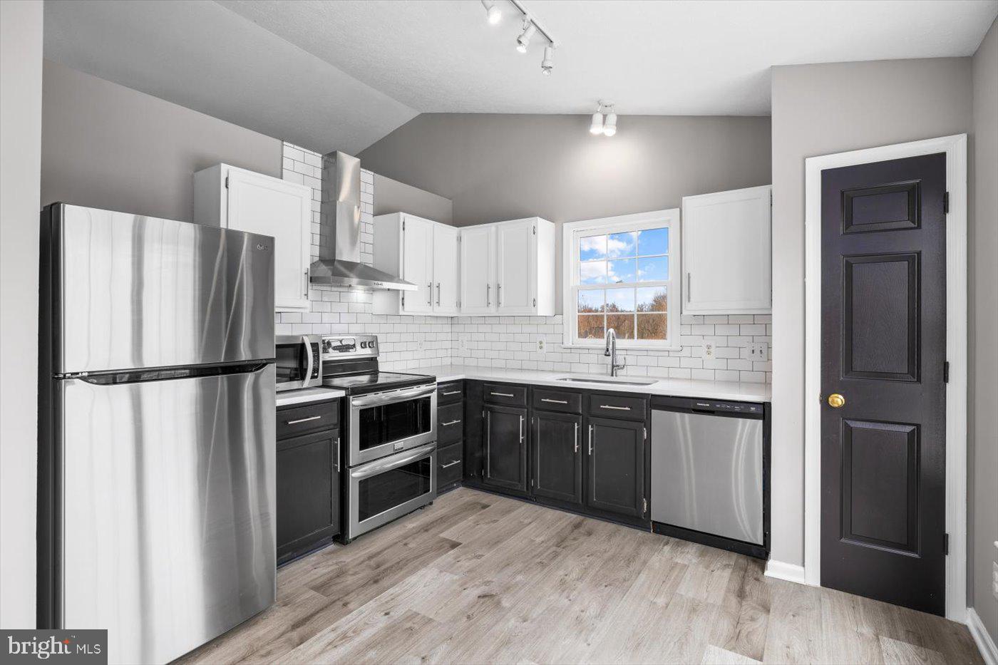 WALNUT HILLS - Residential