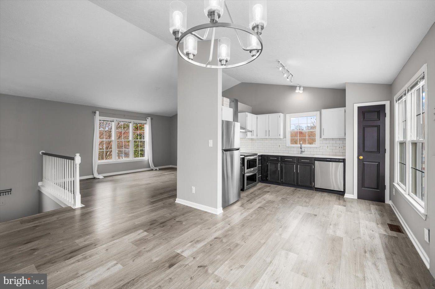 WALNUT HILLS - Residential