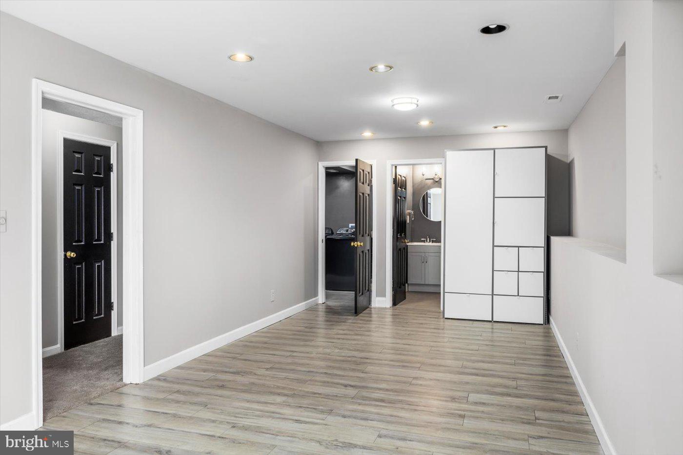 WALNUT HILLS - Residential