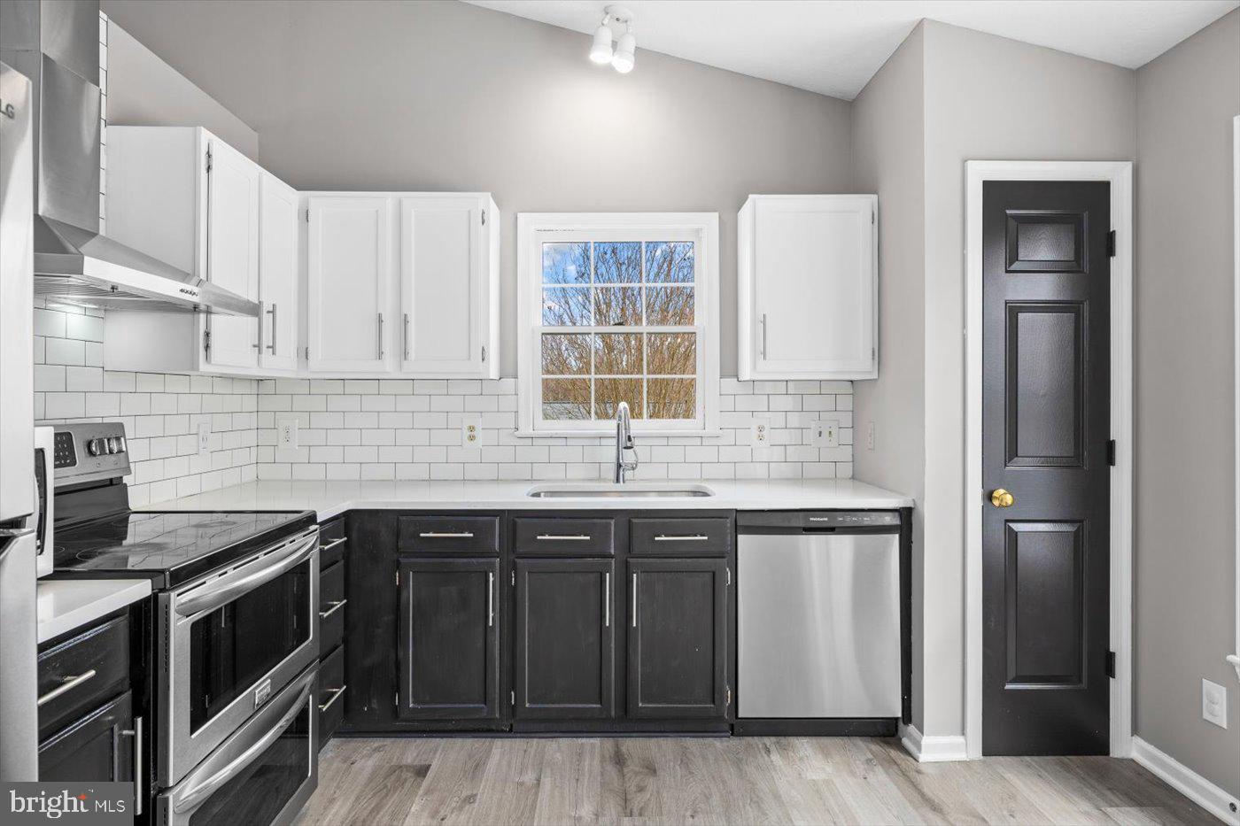 WALNUT HILLS - Residential