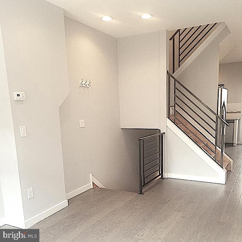 EAST KENSINGTON - Residential