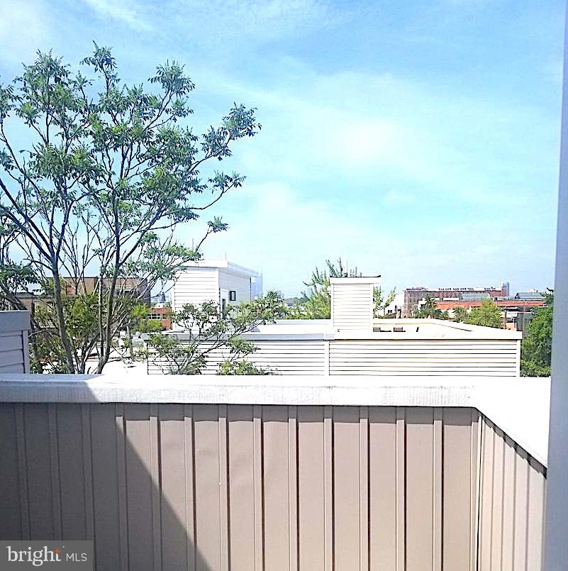 EAST KENSINGTON - Residential