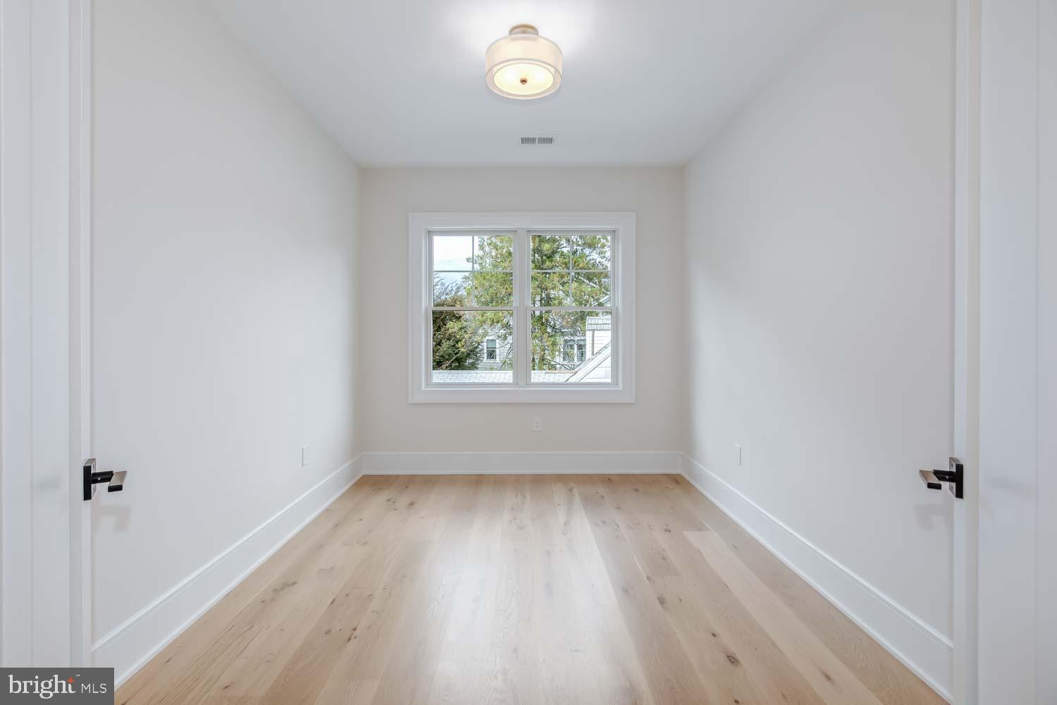 AYRLAWN - Residential