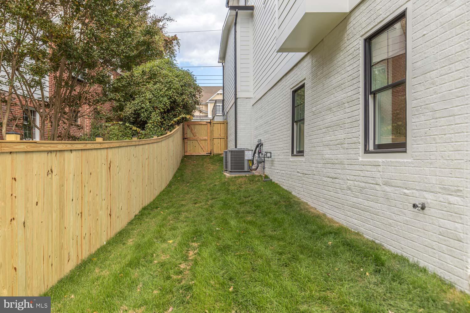 AYRLAWN - Residential